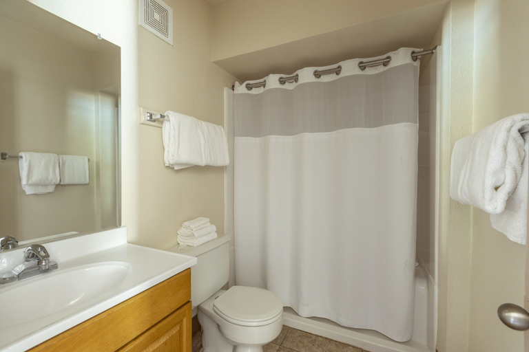 Bathroom 3, The Nautical Beachfront Resort, Mohave