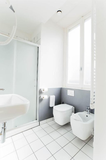 Bathroom 5, Ostello Bello Lake Como, Como