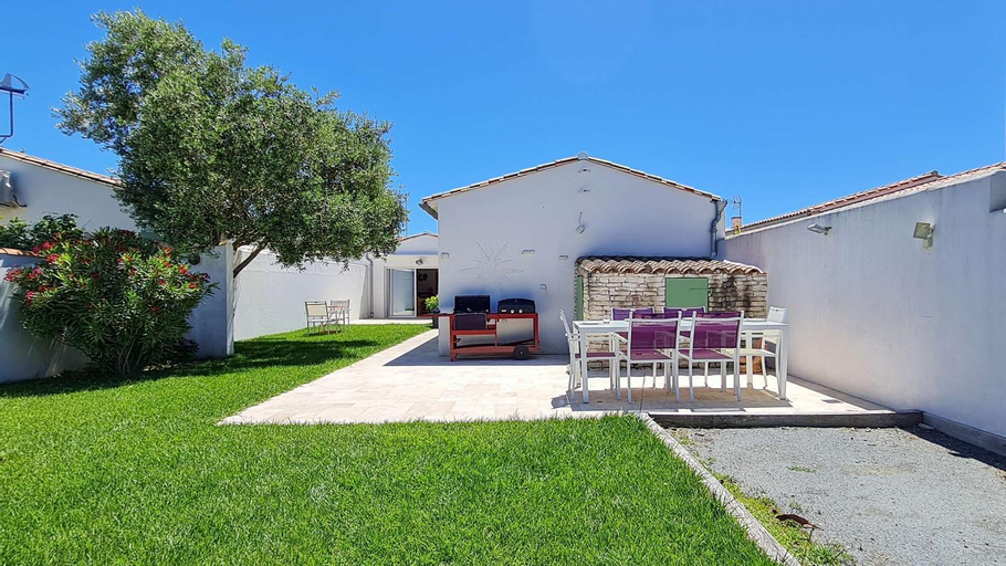 Exterior & Views, Superbe villa avec piscine chauffee, Charente-Maritime
