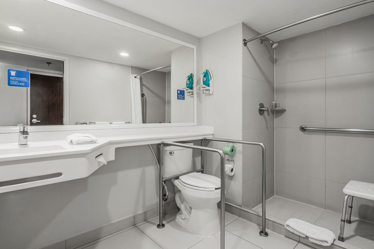 Bathroom 4, City Express by Marriott Querétaro Juríca, Querétaro