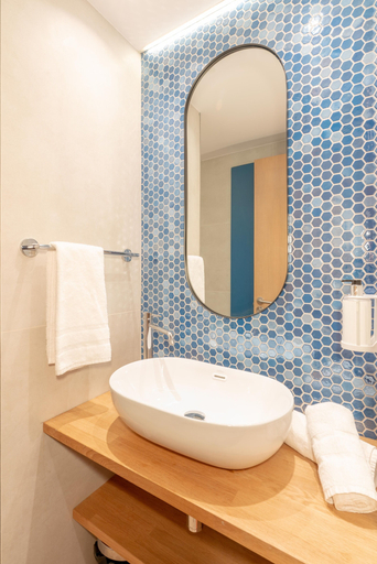 Bathroom 3, Serennia Cest Apartamentos Arc de Triomf, Barcelona
