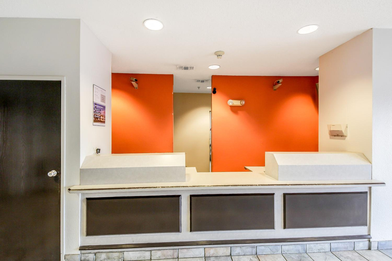 Public Area 2, Motel 6 New Braunfels, TX, Comal