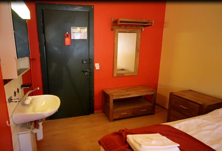 Bedroom 2, Gasthof Bären, Zofingen