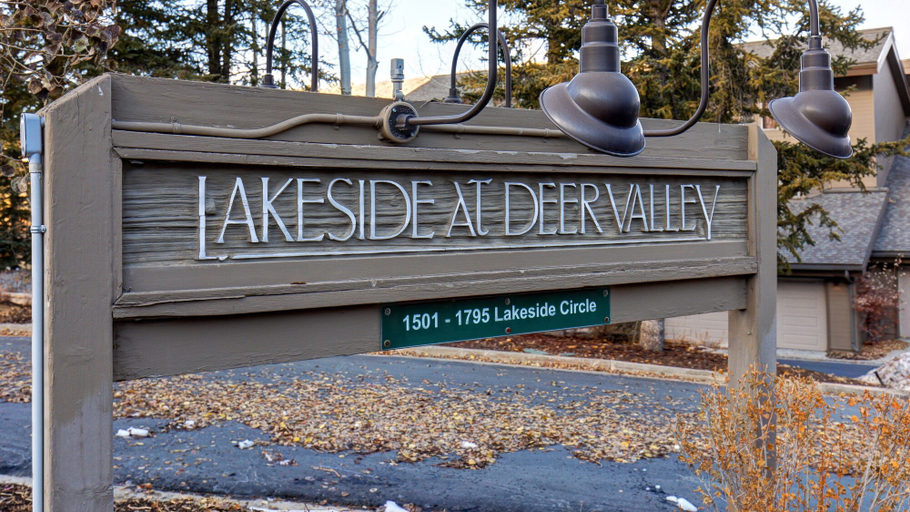 Exterior 2, 1687 Lakeside 3 Bedroom Home by RedAwning, Summit