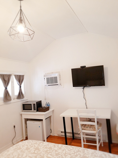 Bedroom 2, Rothesay Motel, Kings