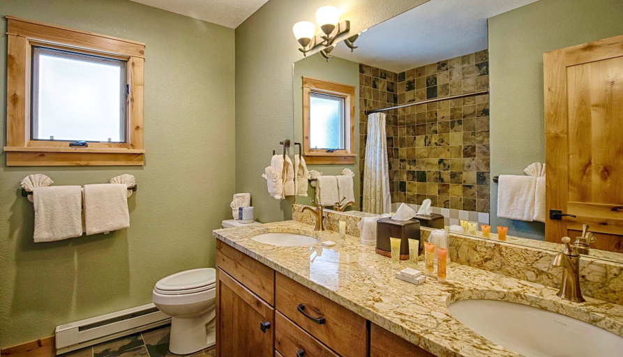 Bathroom 3, Mapes Luxury Vacation At Windcliff 5 Bedroom Home by RedAwning, Larimer