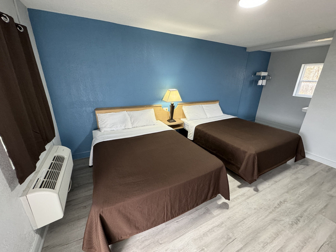 Bedroom 5, Budget Inn, Davidson