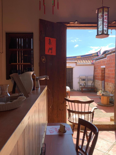 Exterior & Views 27