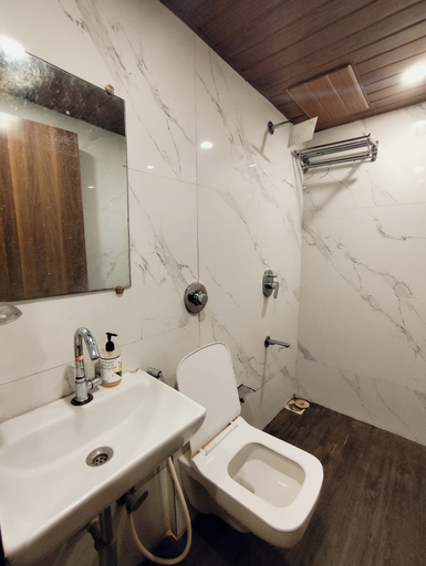 Bathroom 3, Hotel Homestay, Mumbai Suburban