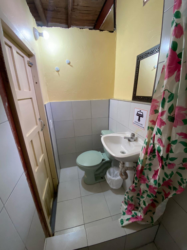 Bathroom 2, CHECK INN, Santa Elena