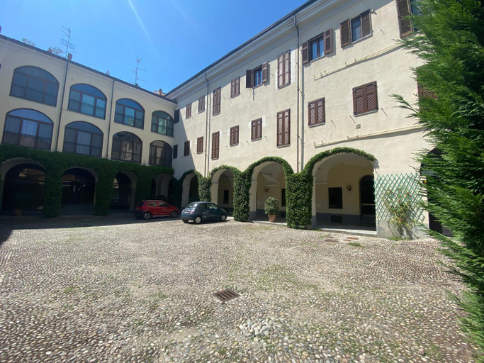 Exterior 4