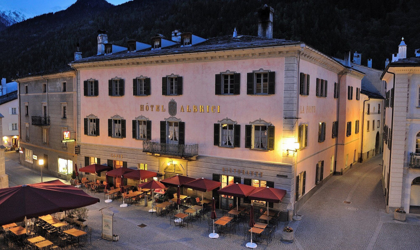 Exterior & Views