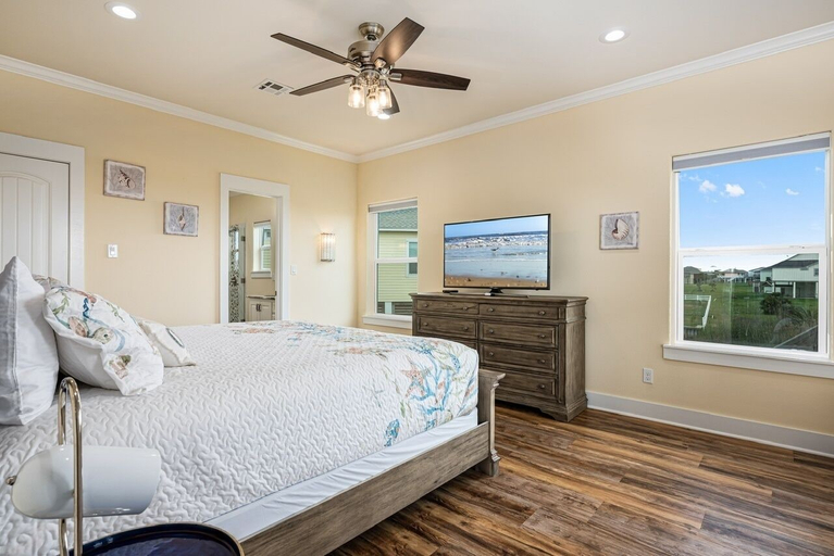 Room 2, Viewtastic 3 Bedroom Home by RedAwning, Galveston