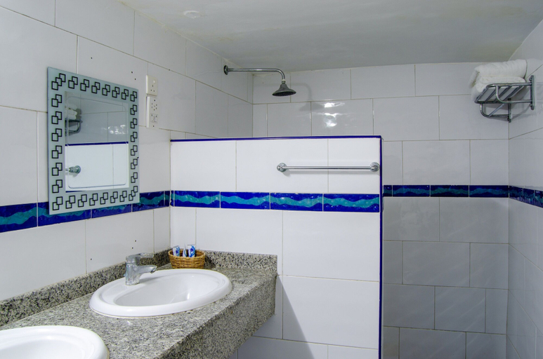 Bathroom 4, Sai Rock Beach Hotel & Spa, Kisauni