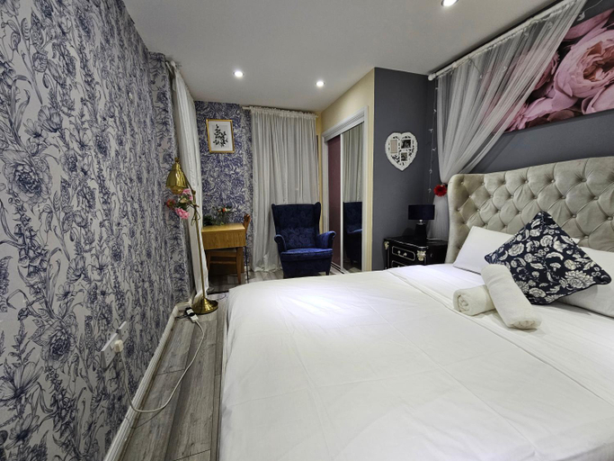 Others 5, Wallwood Rooms, London