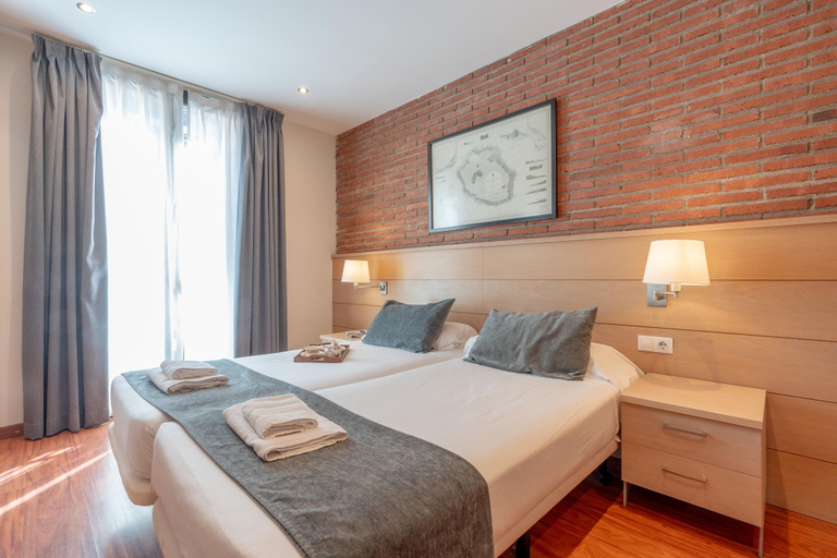 Bedroom 2, Serennia Cest Apartamentos Arc de Triomf, Barcelona