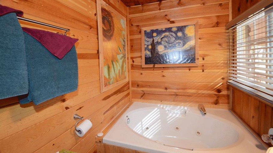 Bathroom 4, Whispering Pine Vacation Rentals, Lincoln