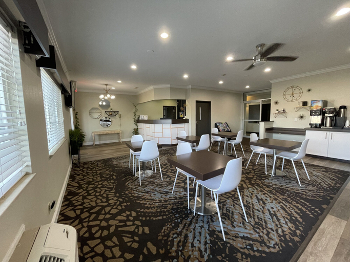 Others 5, BridgePointe Advantage by BPhotels, Dodge