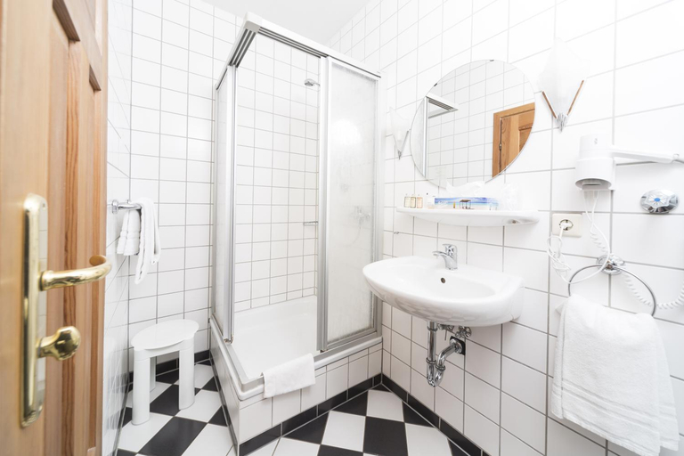 Bathroom 3, Hotel Altes Stadttor, Rhein-Hunsrück-Kreis