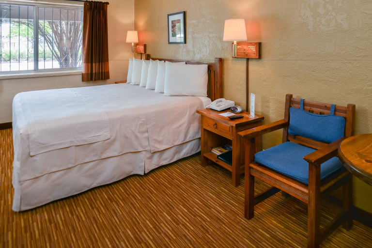 Bedroom 3, Thunderbird Lodge, Apache
