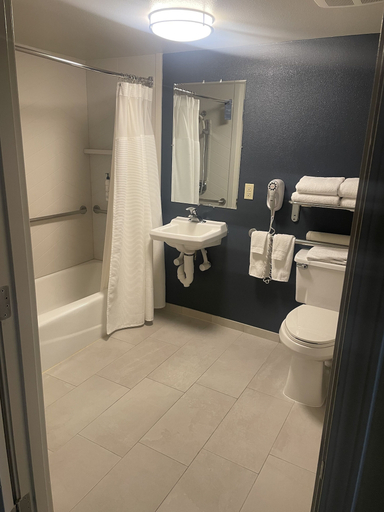 Bathroom 5, Country Inn & Suites by Radisson, Modesto/Salida, Stanislaus