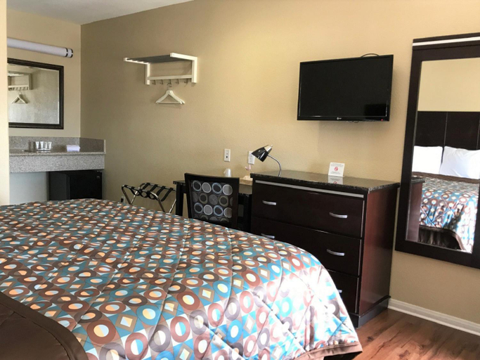 Bedroom 3, Berkshire Motor Hotel, San Diego