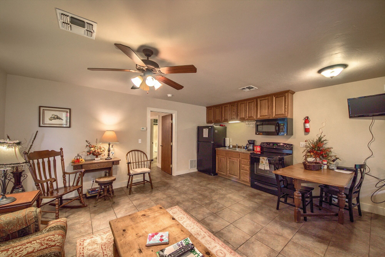 Dining, Annettes A And Waldrip 2 Bedroom Home by RedAwning, Gillespie