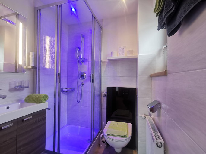 Bathroom 4, modern&renovated Hotelpension Oberauer Wagrain, Sankt Johann im Pongau