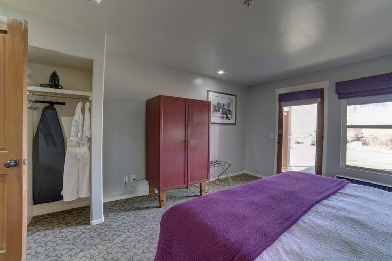 Bedroom 3, The Gonzo Inn, Grand