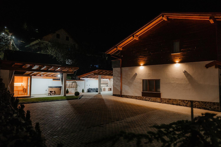 Others 4, Casa Mecva, Borsa