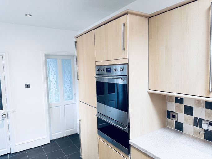 Others 5, Impeccable 3-bed House in Nottingham Central, Nottingham