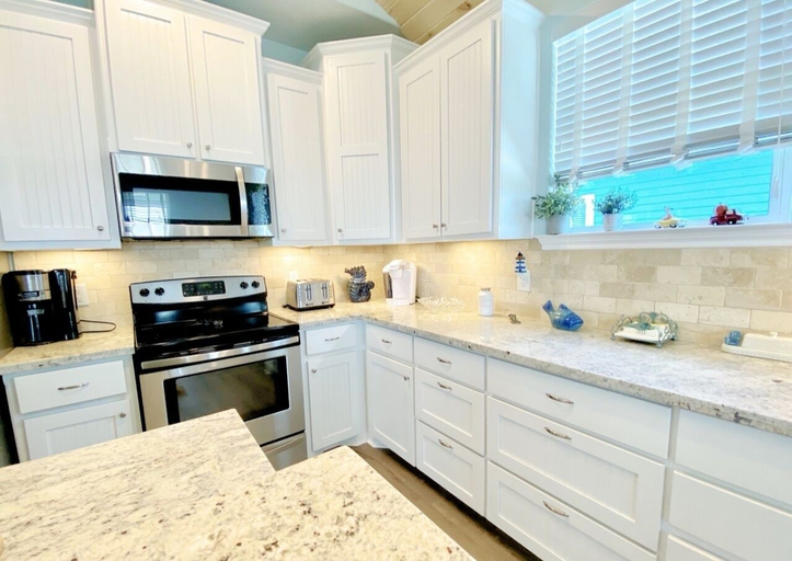 Private kitchen 3, At Long Last 3 Bedroom Home by RedAwning, Galveston