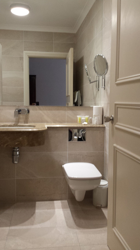 Bathroom 5, Whitford House Hotel