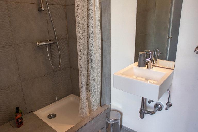 Bathroom 5, Vegan b&b AM/PM, West-Vlaanderen