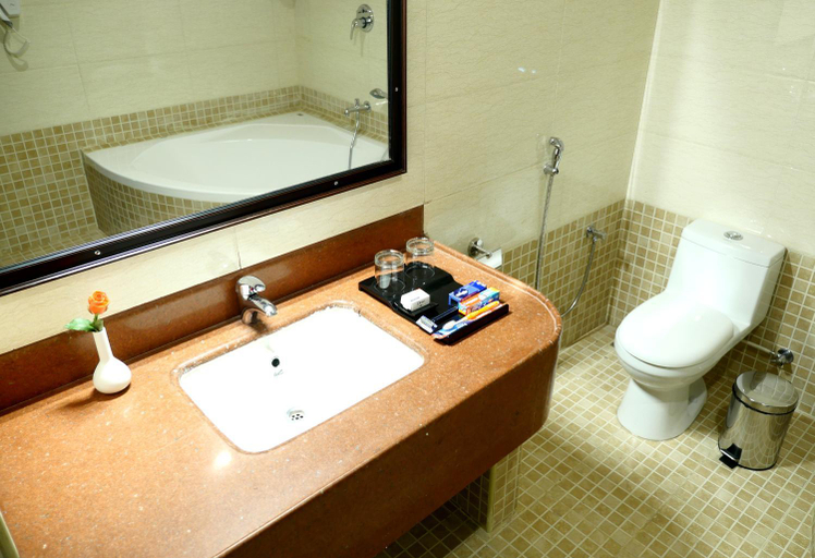Bathroom 4, AVS Imperiaa Hotel - Karaikal, Karaikal