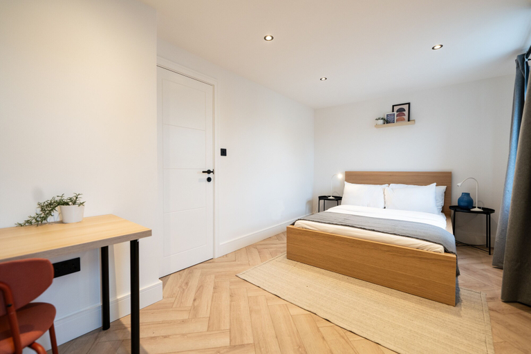 Bedroom 2, The Battersea Place - Charming 4bdr Flat, London