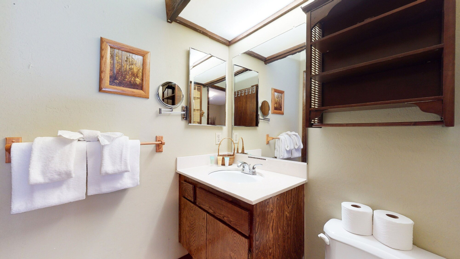 Bathroom 3, Horizons 4 186 Centrally Located, Spacious Mammoth Home with Cozy Fireplace by RedAwning, Mono
