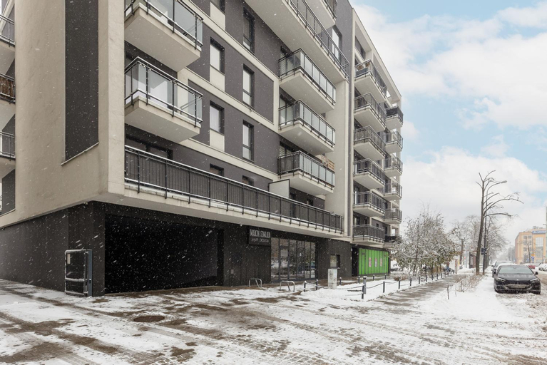 Modern One Bedroom Apartment with Parking in Lodz by Renters Prestige, Łódź