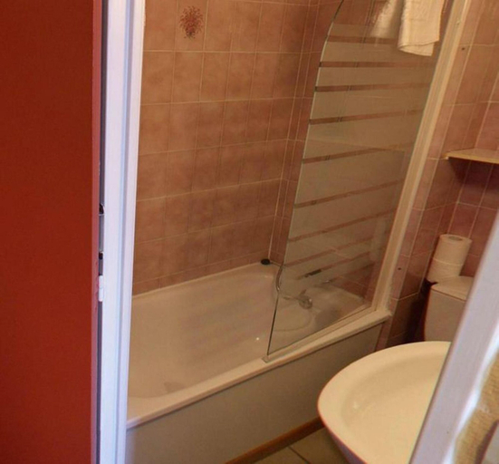 Bathroom 3, Hôtel Le Relais du Parisis, Seine-et-Marne