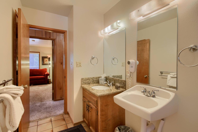 Facilities 5, 69 Bordentown West, Mariposa
