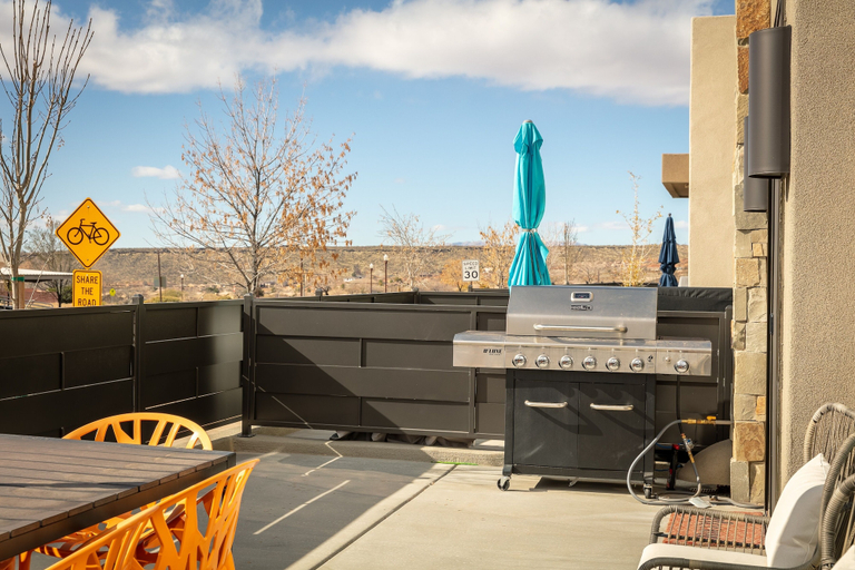 Exterior & Views 2, Coral Cactus Retreat by RedAwning, Washington