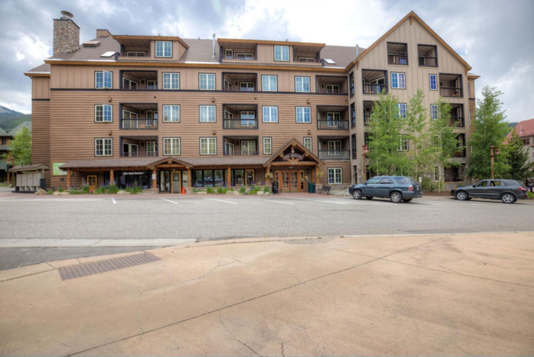 Exterior 4