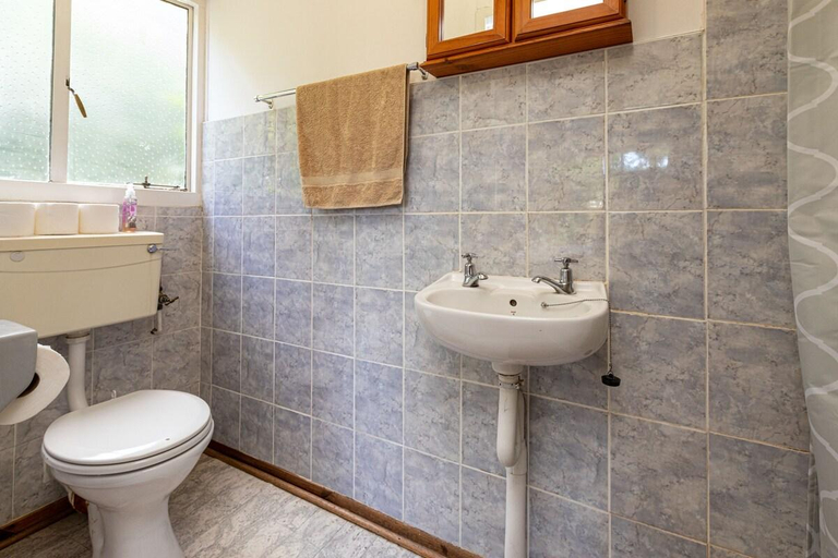 Bathroom 2, Lowestoffe Country Lodge - Trout, Amathole