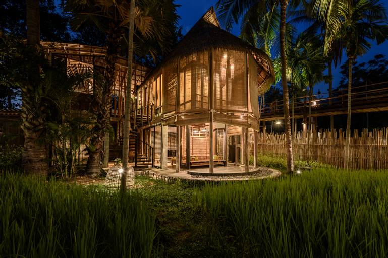 Exterior 10