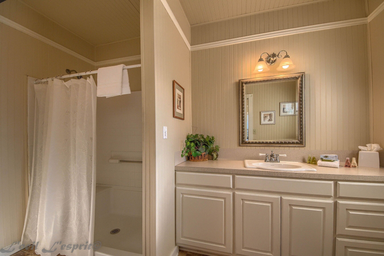 Bathroom 3, Wagon Wheel Rr9084ww 3 Bedroom Home by RedAwning, Comal