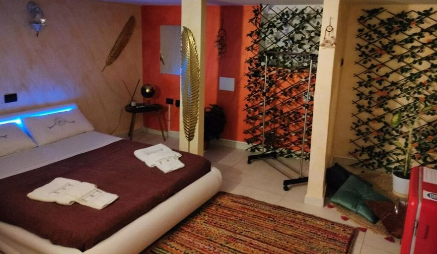 Room 5, mare fuori, Napoli