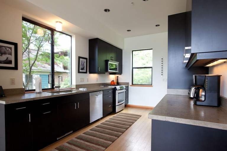 Private kitchen, Bridge View Loft 3 Bedroom Condo by RedAwning, Hood River