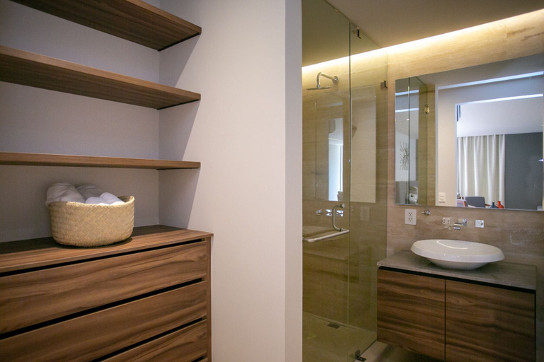 Bathroom 3, Kaab by the Beach. Condo with roofpool, Cozumel