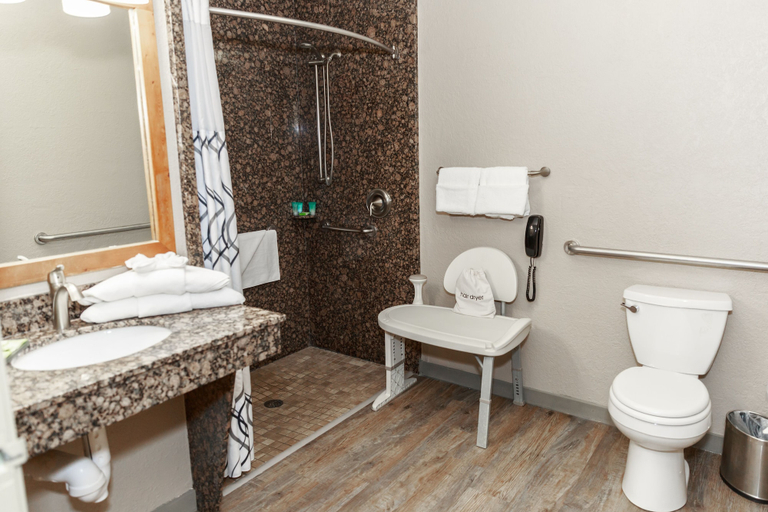 Bathroom 5, Aarchway Inn, Grand