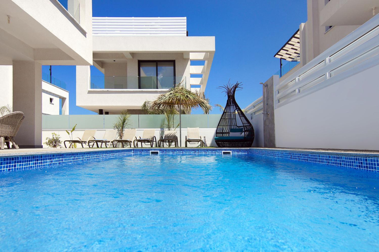 Others 3, Villa Talia